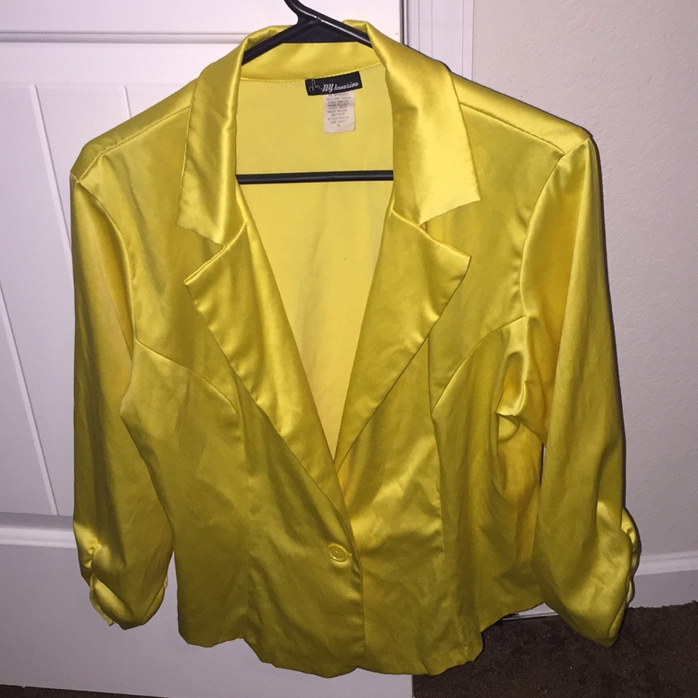YELLOW BLAZER. 1X